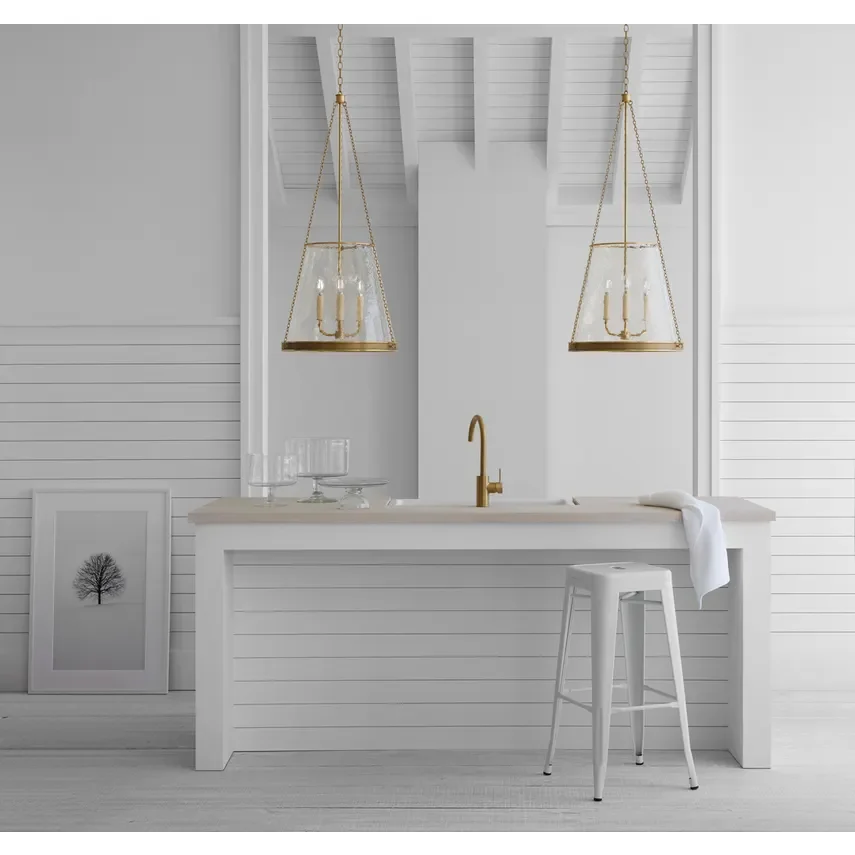 Nieuwe moderne Amerikaanse bronzen kroonluchter melkwit glazen lampenkap Reese 18 "hanglamp