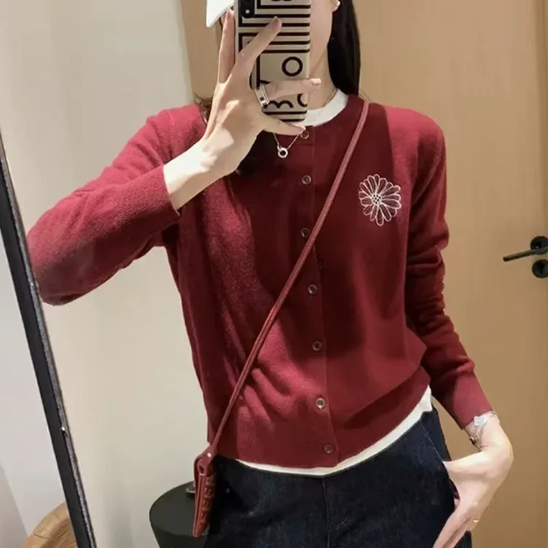 

Women Chic Embroidery Loose O-neck Knitted Cardigan Autumn Winter Commute Fashion Vintage Single Breasted Sweaters