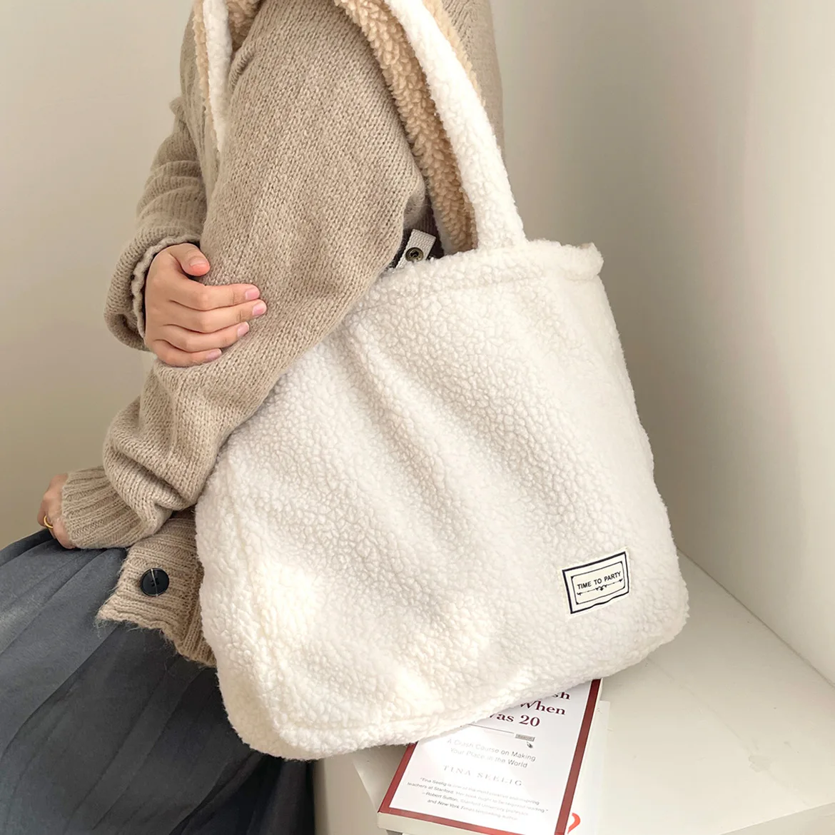 

Soft Plush Women's Double Side Shoulder Bag Female Furry Large Shopping Bag Faux Lamb Wool Student Girls Book Tote Handbags
