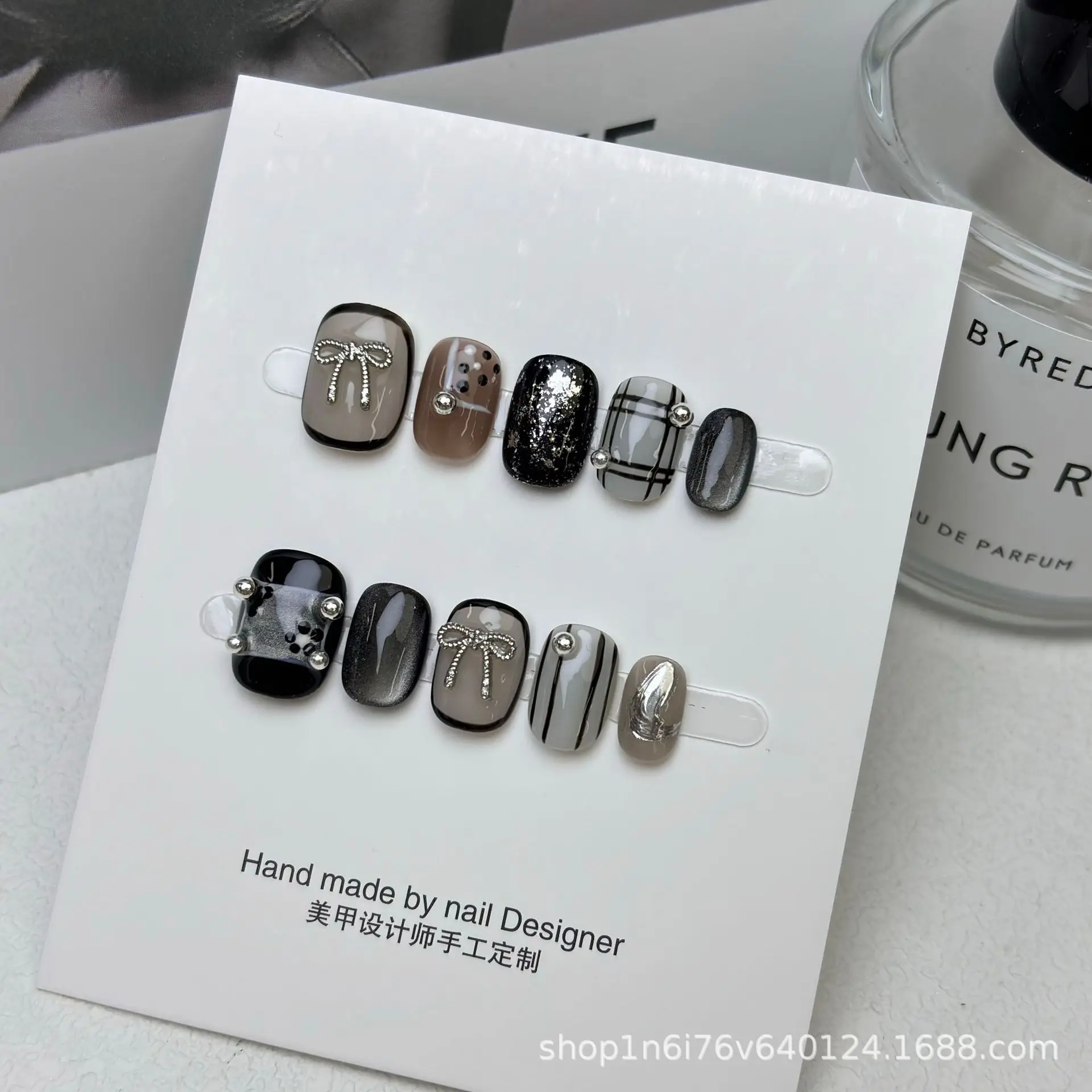 

10Pcs Handmade Press on Nails Black Bow Check Pattern False Nail for Women&Girl Short Square Circle Removable Wearable Fake Nail