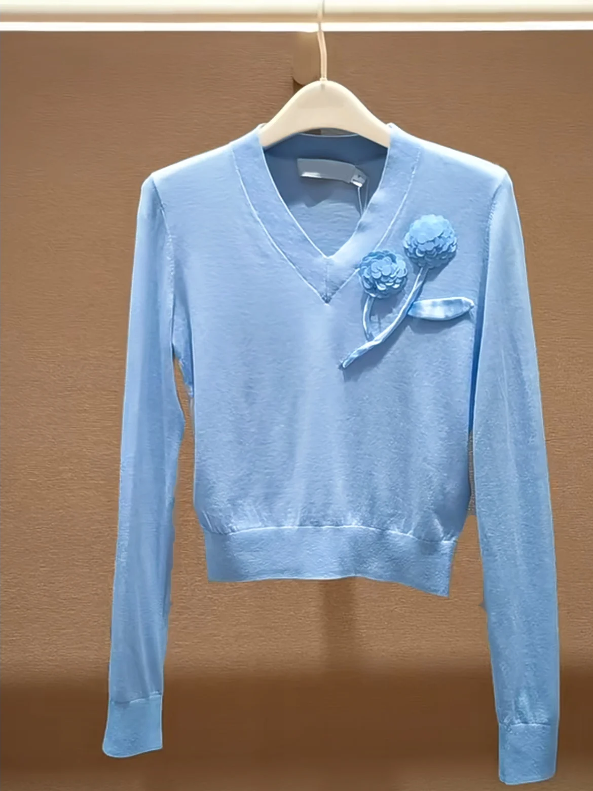 

Blue V-Neck Long Sleeve Thin Knitted Sweater HEIDD Casual Style Floral Decoration Knitwear for Women Spring Summer 2026