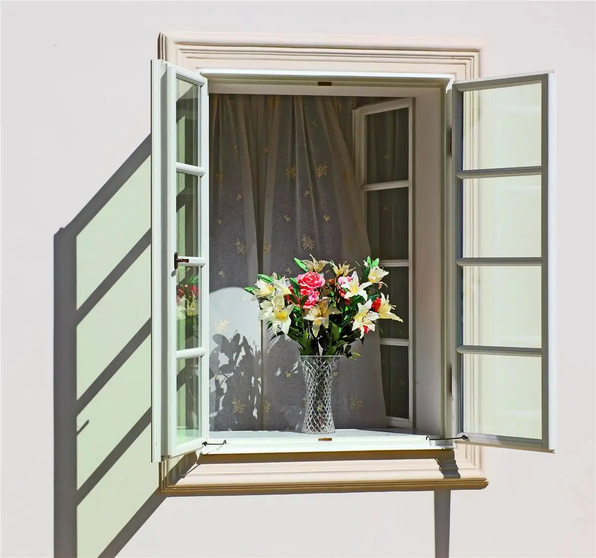 Villa Vintage Style French Glass Window Anti Rust Aluminum Frame Glass Hinge Windows High Quality Rainproof Casement Windows