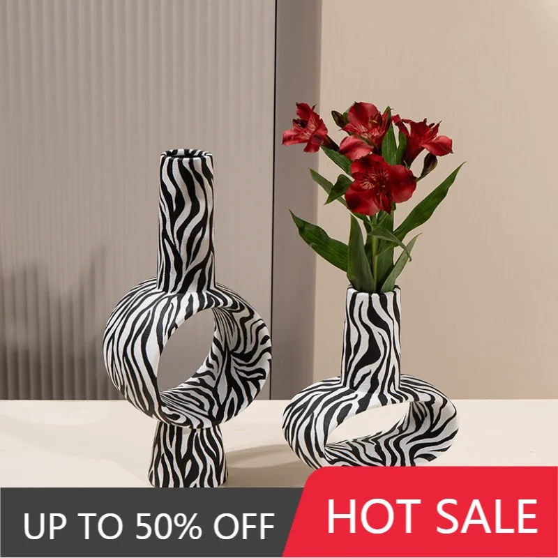 Modern Luxury Black And White Geometric Ceramic Vase Zebra Print Cut-out Floral Vase Flower Arrangement Countertop Decoration