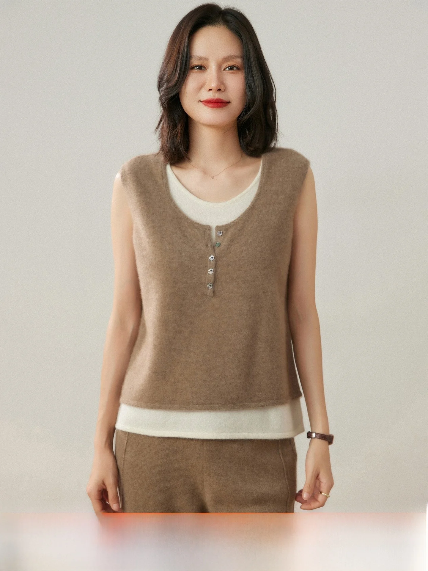

2025 New Women's Camere Vest round Ne Svel Knitted Loose Inner Wool Top Fake Two-Piece Sle Korean Sle Commute