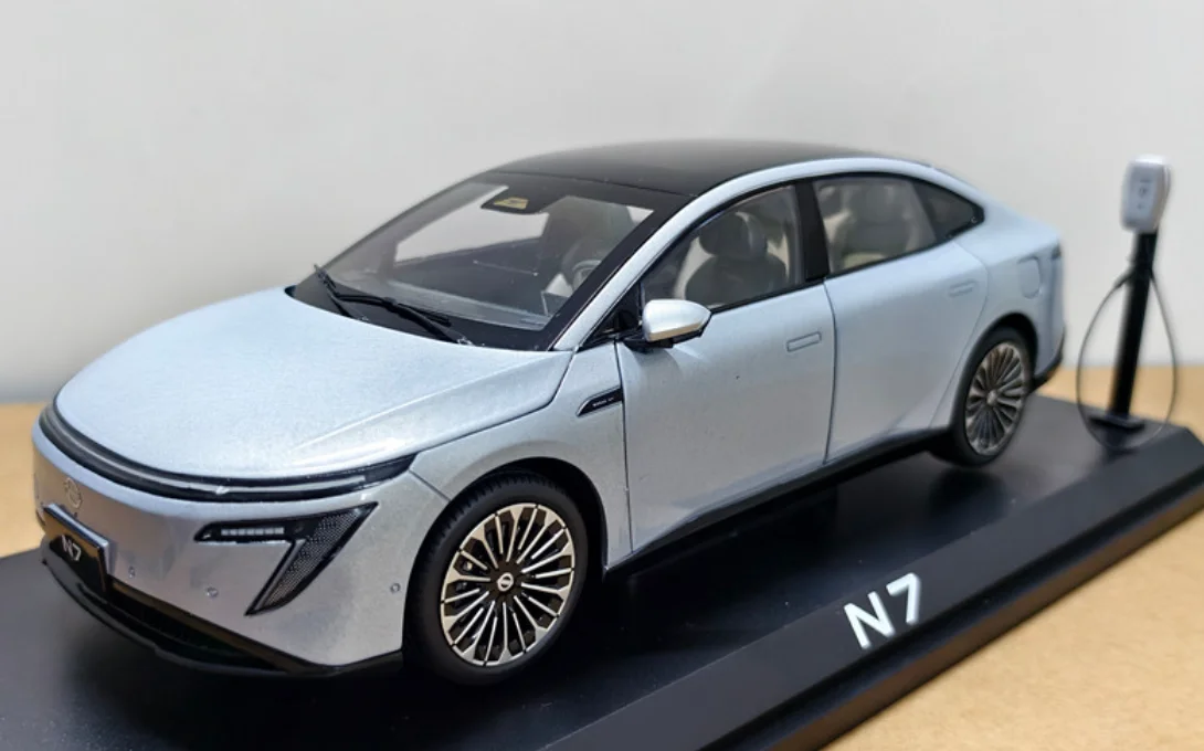 

Original Dongfeng Nissan N7 Car Model 2025 Nissan 1:18 Alloy Car Model Collection In Stock