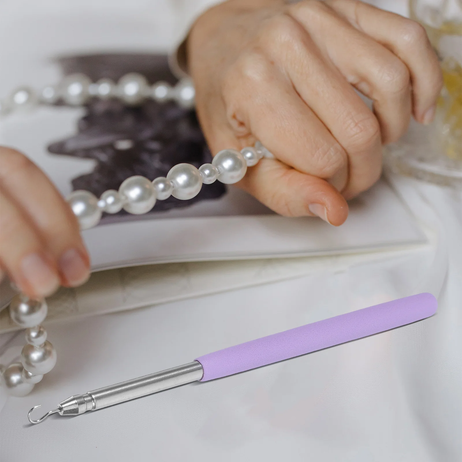 

Bracelet Fastener Helper Retractable Hook Tool for Comfortable Wearing Jewelry Assistance and Quick Fastening Bracelet Hooks