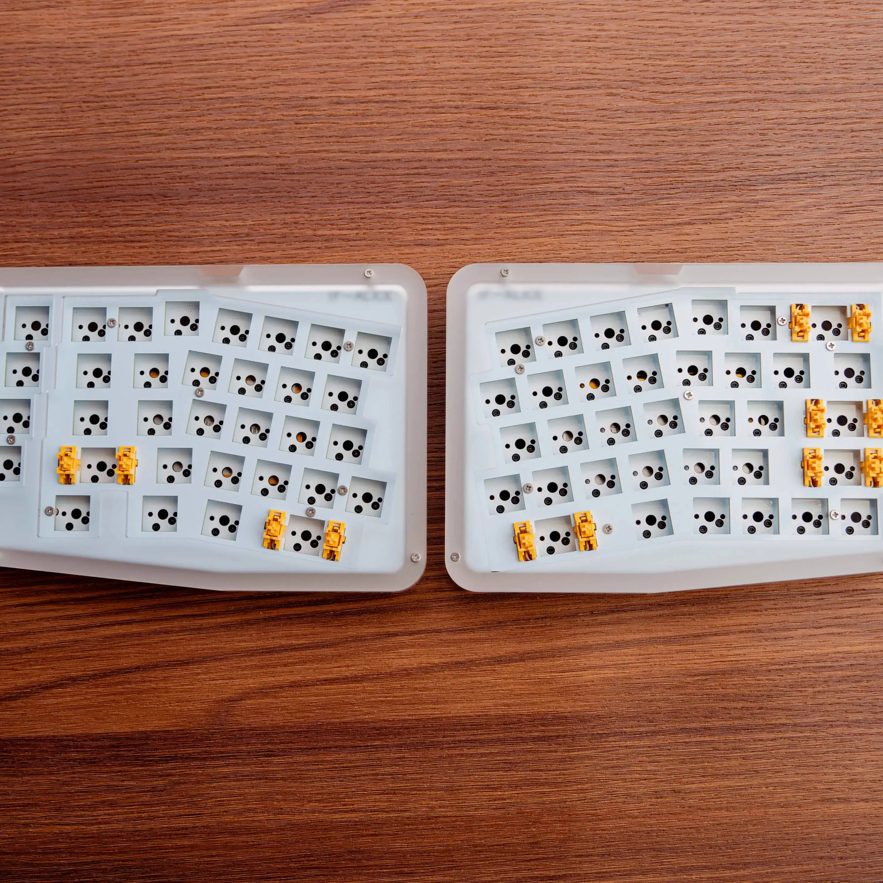 2.4g Wireless Split Keyboard Kit Hotswap PCB VIAL for Rebinding keys Multiple Layers