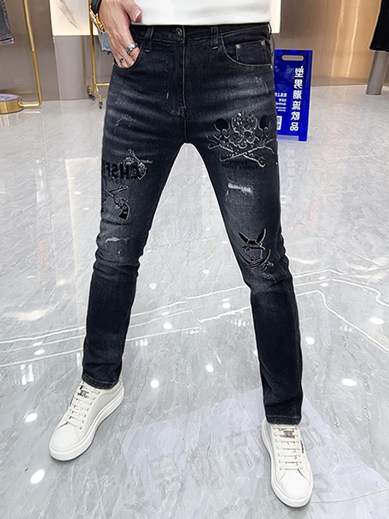 

Men's Slim Fit Bla Jeans Embroidered Skull Print Faionable Casual Straight Leg Zipper Closure High Waist Trousers