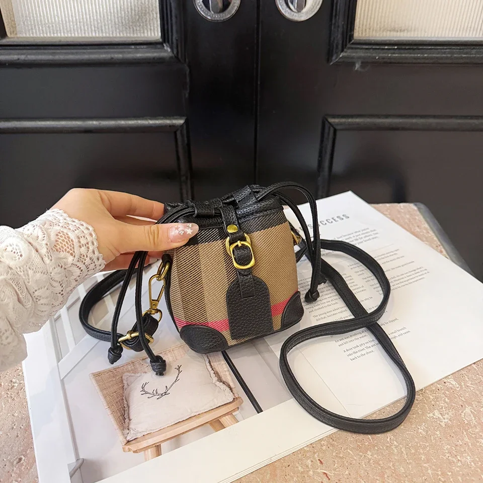 

Luxury Vintage Crossbody Handbag Leather With Large Capacity Solid Color And Trendy For Women Everyday