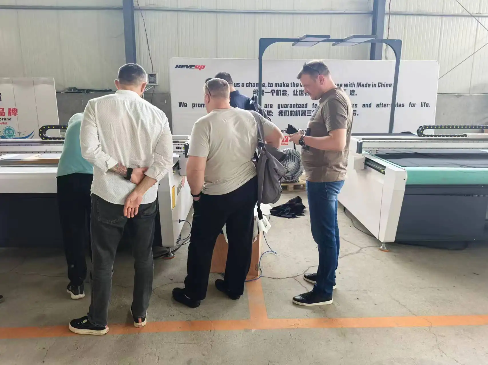 Tagliatrice tessile CNC automatica industriale con prezzo CE per tessuto dotato di componenti del nucleo del motore PLC