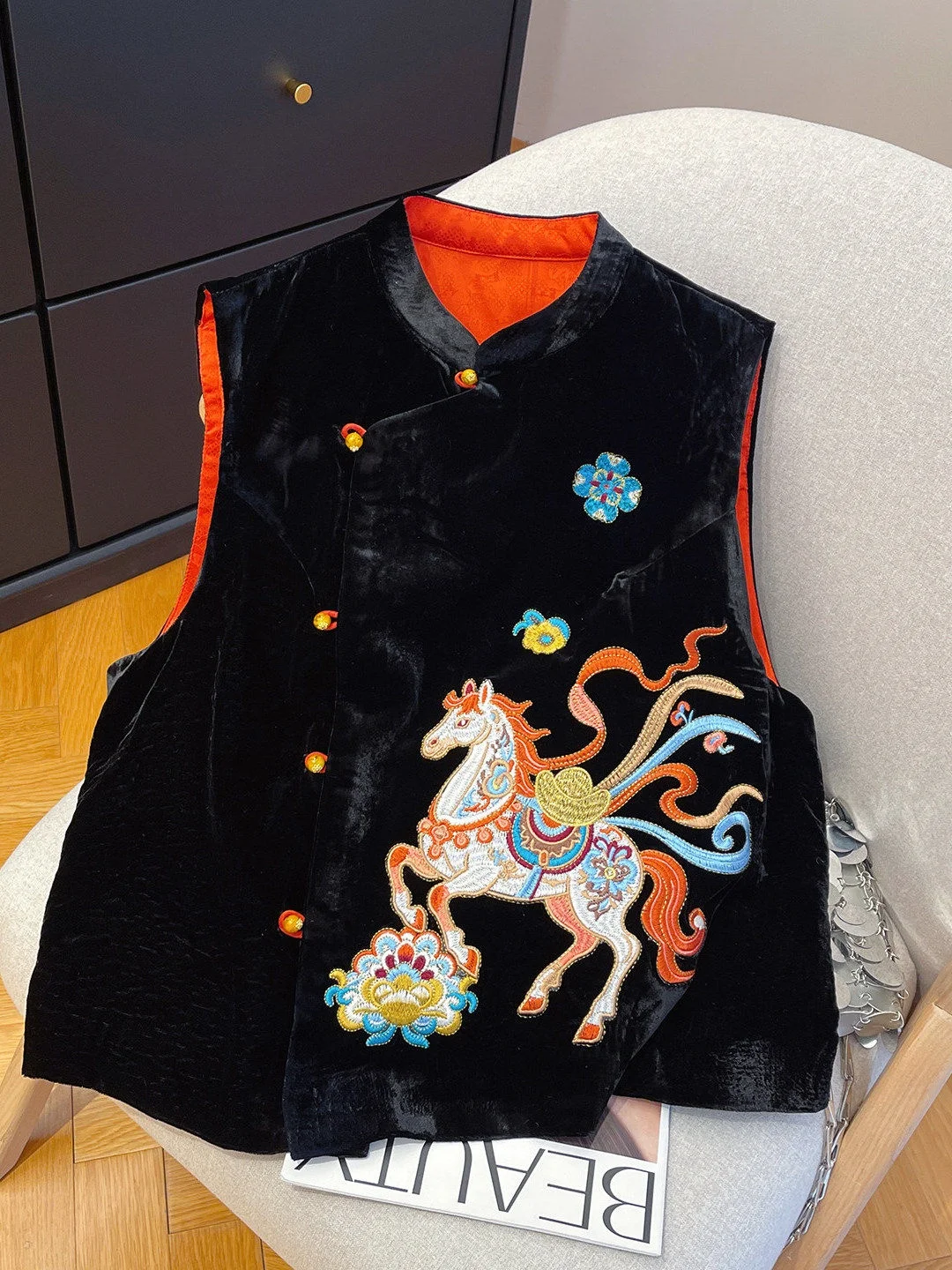 

Velvet Embroidered Jacket Women's Fashion Single Button Chinese Zodiac Year of the Limited Edition Vest Top Coat