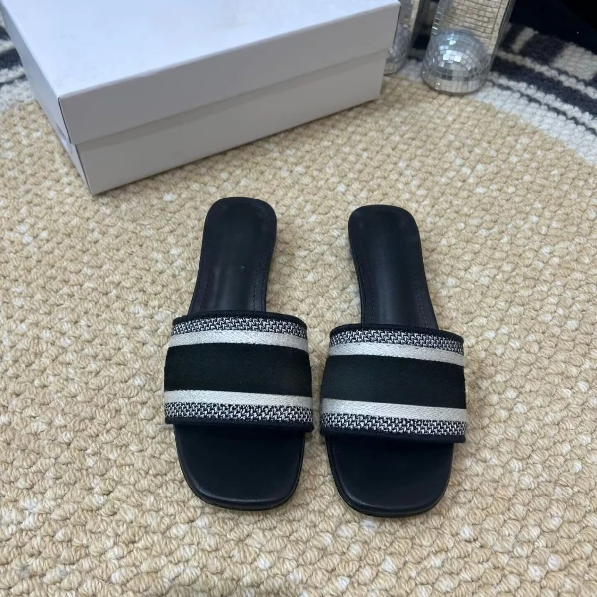 

Women's 2026 Bow Flat Sandals, French Style One-Band Slides, Versatile & Casual Beach Slippers for Summer Vacation. Shop Now