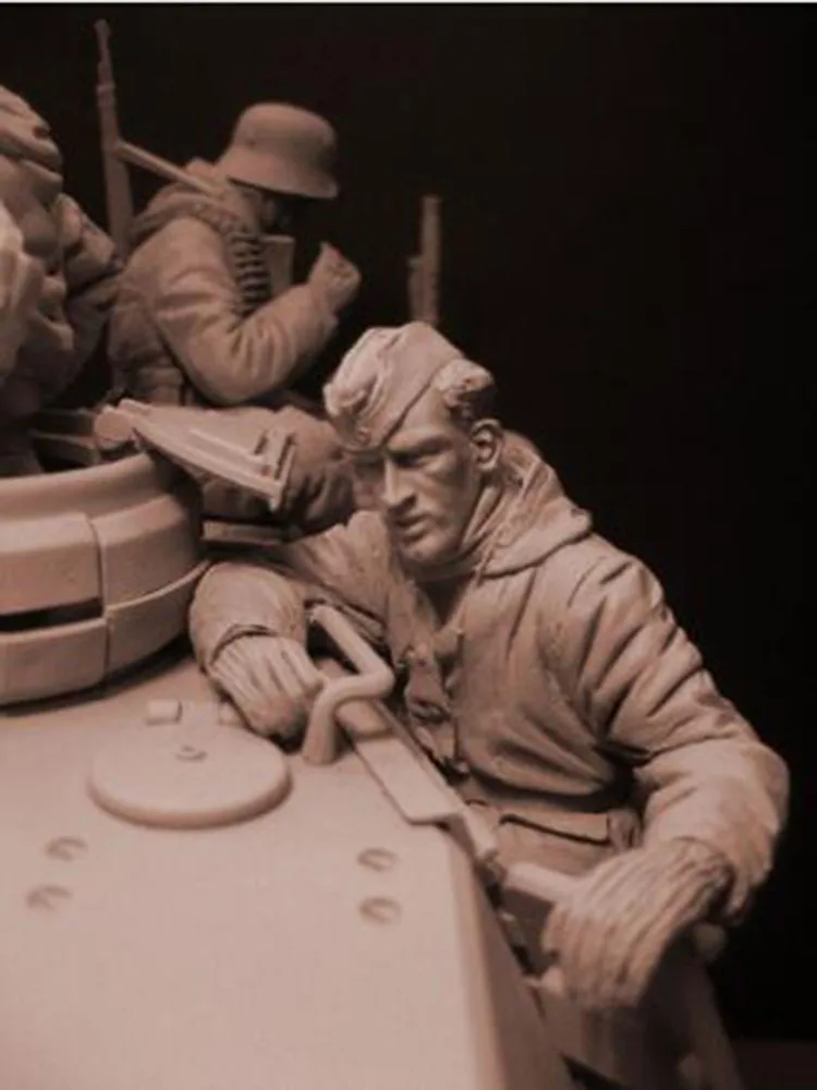 

New Unassembled 1/16 ancient officer sit with coat in winter (NO BASE ) Resin Figure Unpainted Model Kit