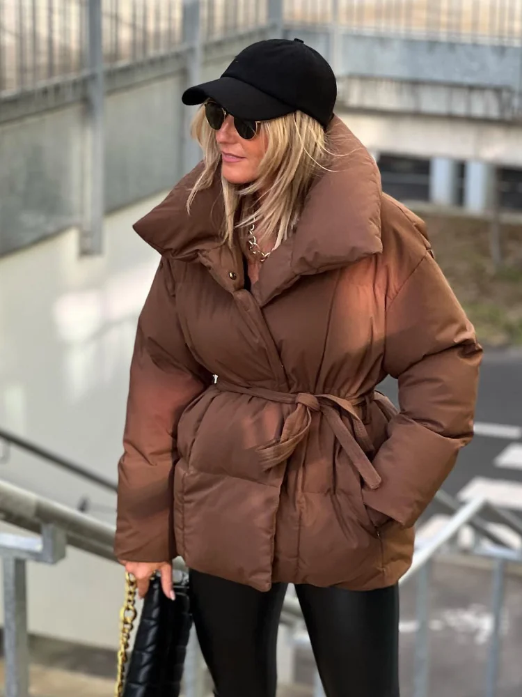 Рисунок 3 - Коричневое замшевое пальто с однобортным поясом