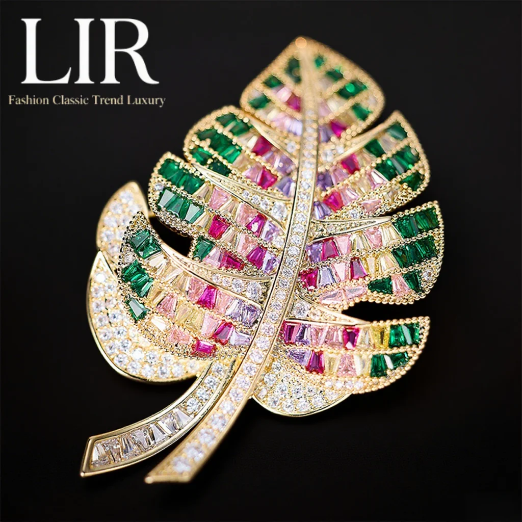 Lir Women's Brooch:…