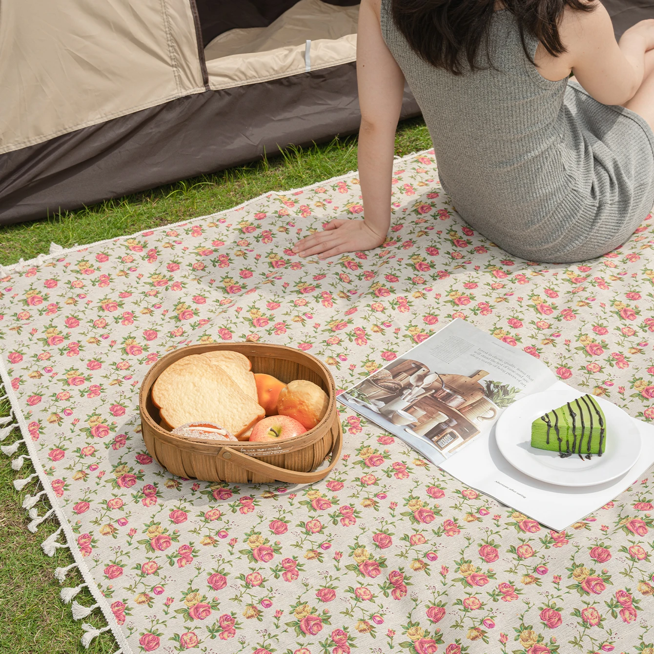 1pc/Bohemian rose countryside style foldable outdoor picnic mat suitable for beach travel, camping, and hiking