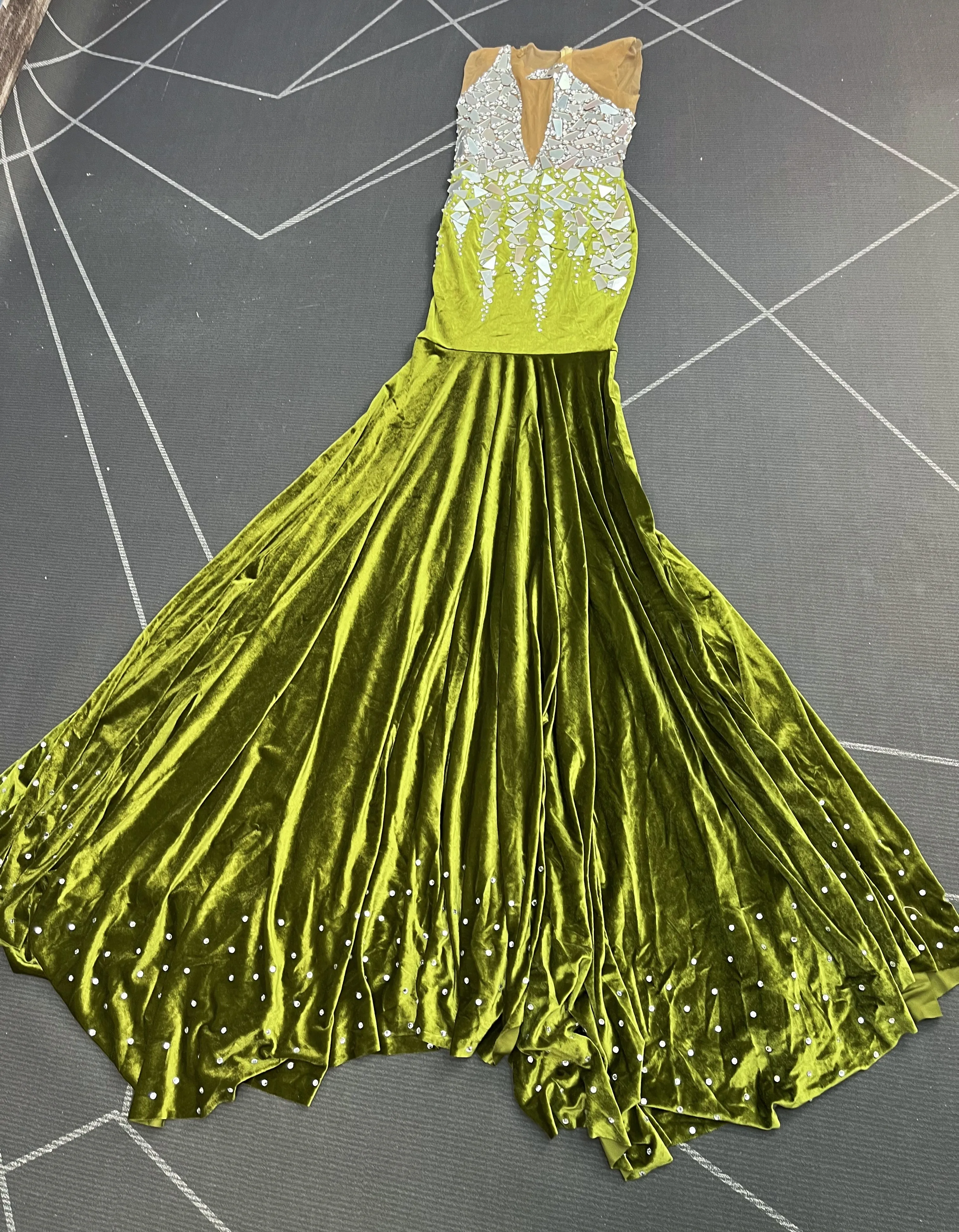 الراقية وامض المرايا الفضية الراين أنيقة القطيفة زائدة فستان سهرة فستان حفلات السجادة الحمراء تظهر الزي Qingyao #6