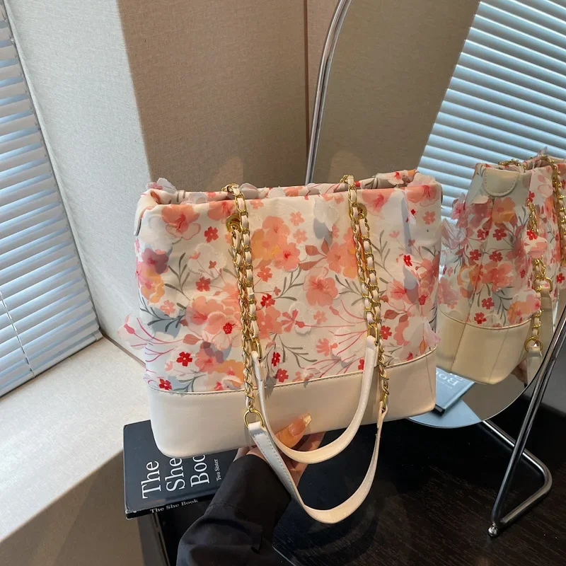 

Trendy Lace Flower Crossbody Shoulder Bag Large Capacity Hand-held Bucket Bag for Women