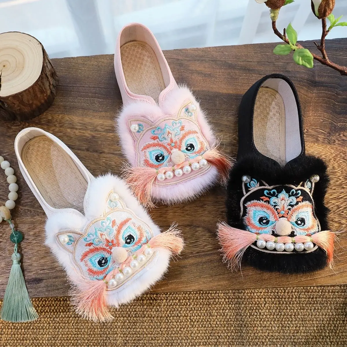 Traditional Tiger Head Embroidered Shoes 2026 Spring Autumn Women Old Beijing Cloth Shoes Chinese Style Female Flat Hanfu Shoes