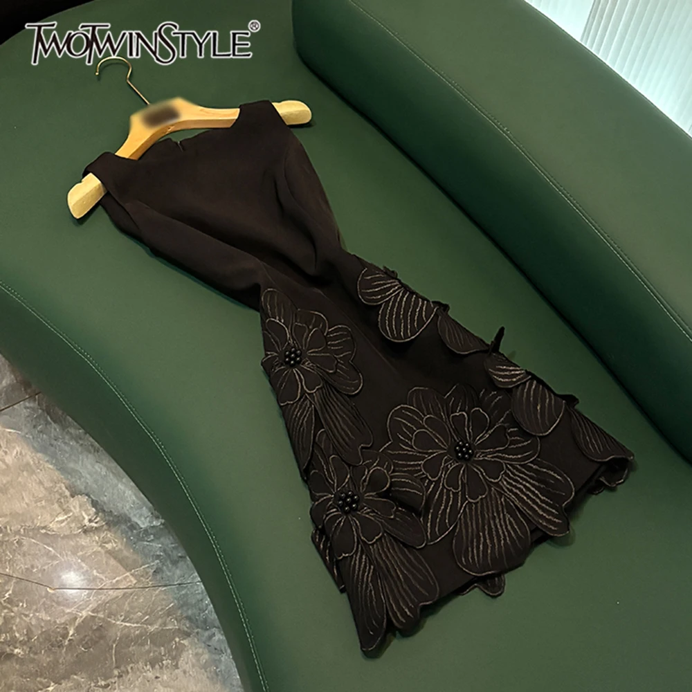 

TWOTWINSTYLE Cute Spliced Appliques Dresses For Women Round Neck Sleeveless High Waist Elegant Dress Female Fashion KDR519201