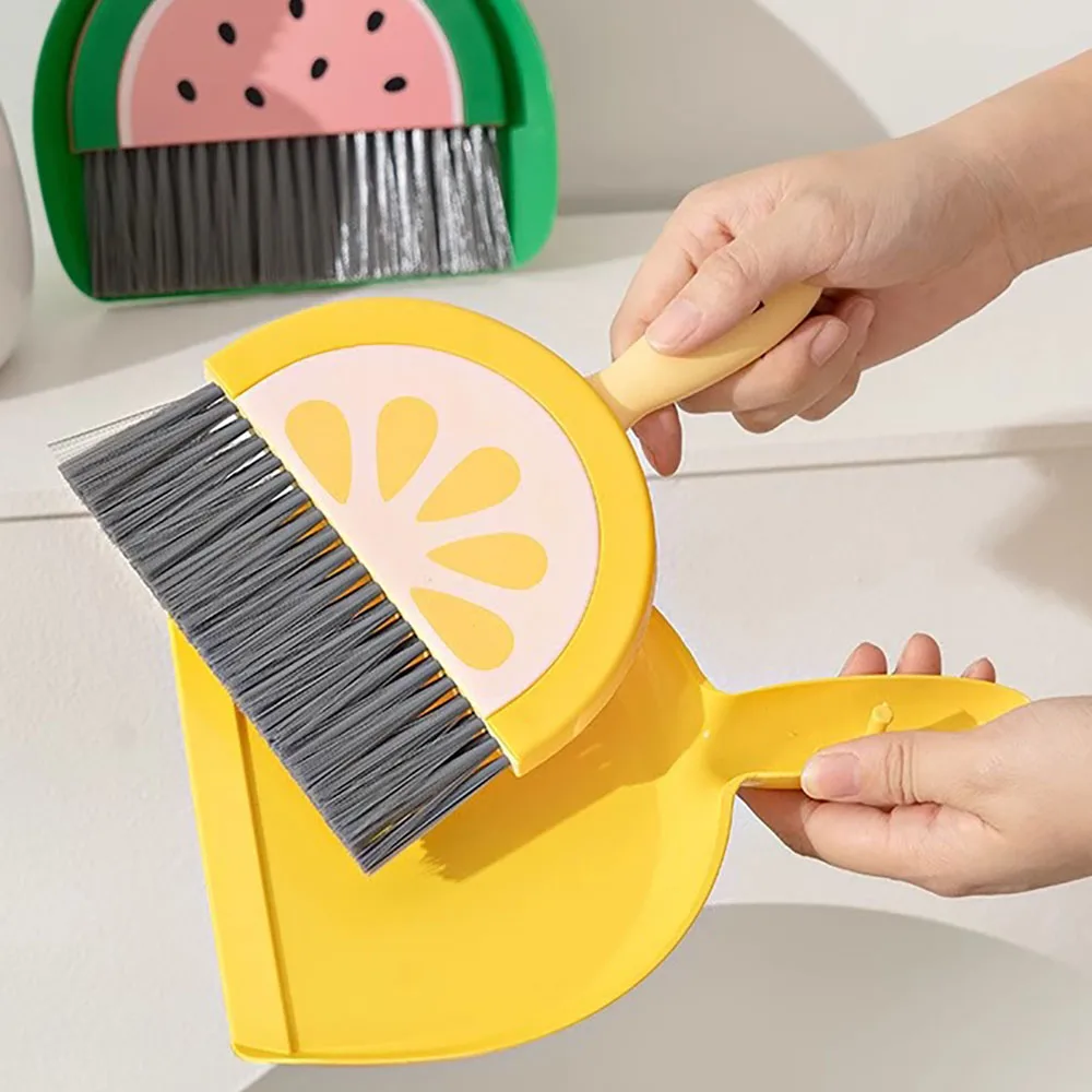 Desktop mini broom set, desk sweeping tool, small broom desk, student's dustpan combination on the table