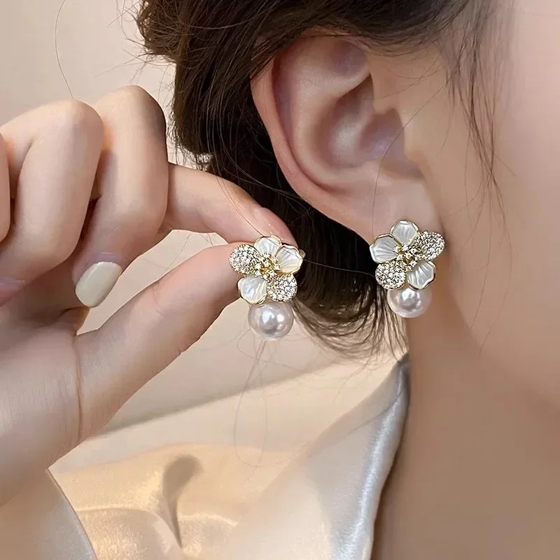 Luxury Pearl Drop Earrings Gold Plated Rhinestone Floral Inlay for Lady Wedding Daily Wear Jewelry Fashion New Arrival