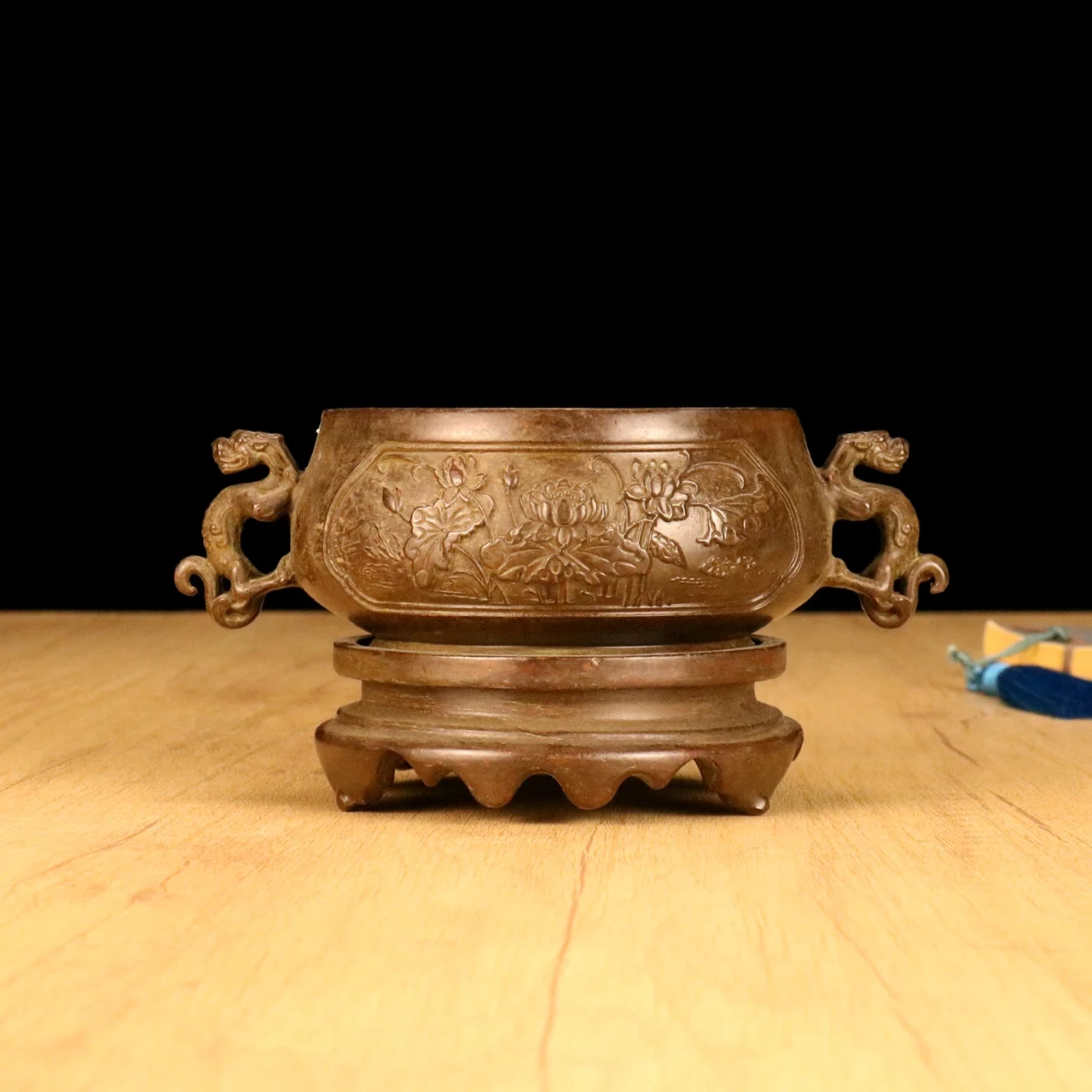 

Lotus Incense Burner - Alloy Decorative Sculpture for Home, Car, Entryway & Tea Table Accents, Perfect for Living Room Décor