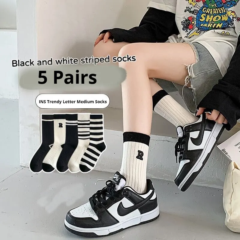 5 Pairs Women\'s Mid Length Socks Black And White Four Seasons Outerwear College Style Long Tube Striped Sports Trendy Socks