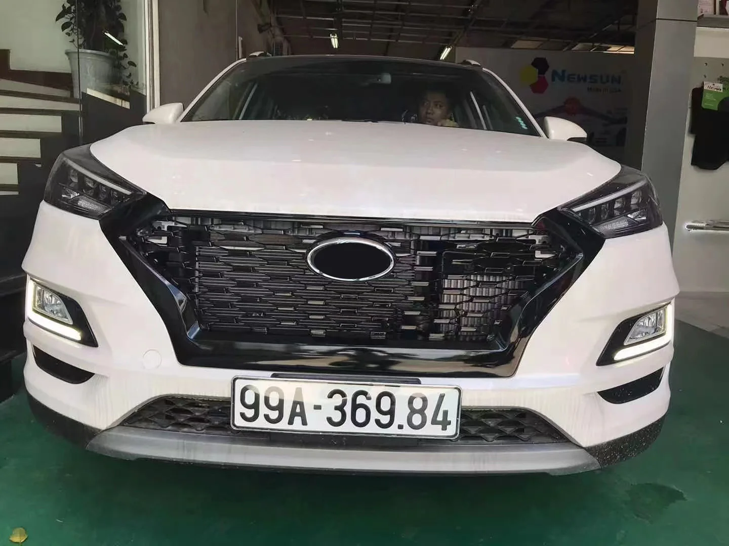 Car Front Bumper Grille Gloss Black For Hyundai Tucson 2019 2020 Racing Grill Auto Grills Upper Inlet Hood Mesh Guard Grid