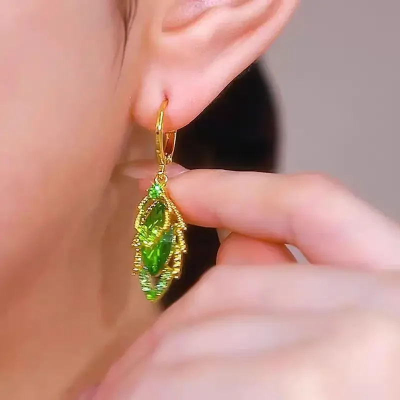 New Exquisite Green Maple Leaf Lnlay Zircon Crystal Pendant Earrings for Women Fashion Popular Luxury Jewelry Party Wedding Gift