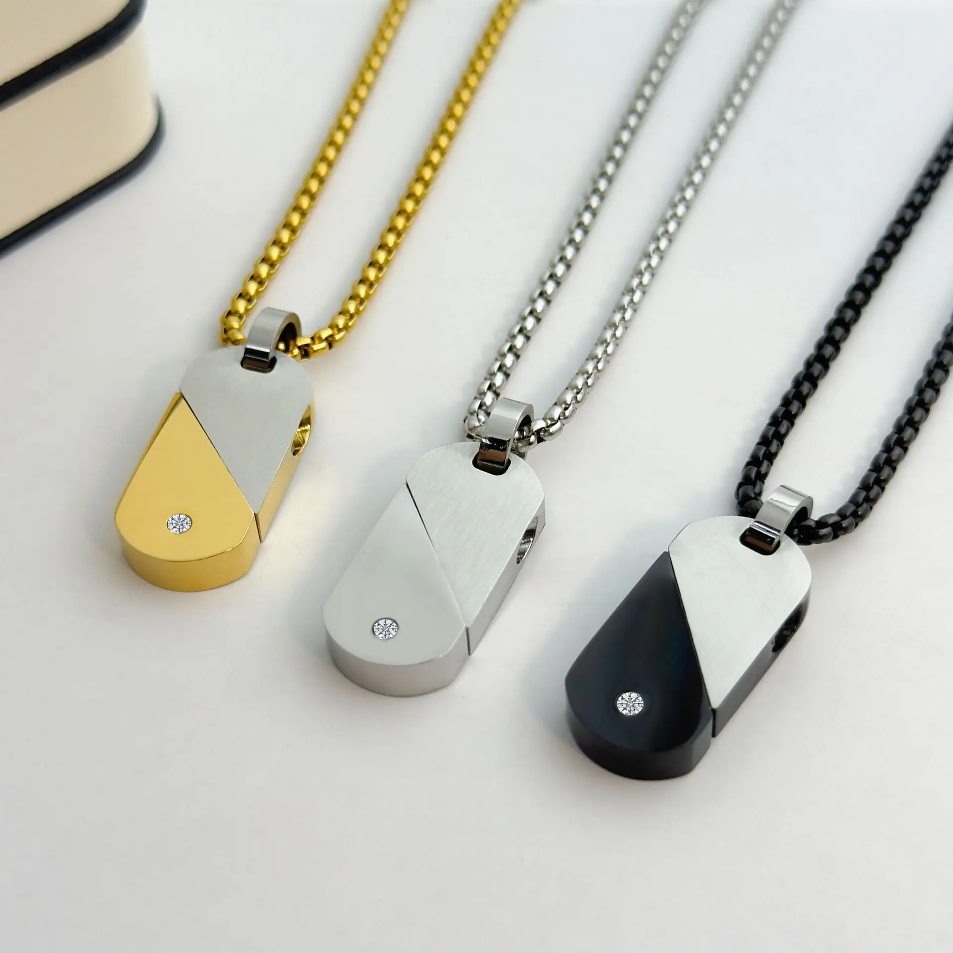 

2025 New stainless steel heart-shaped rotating dog tag necklace, European and American DIY engraved fashion pendant jewelry gift