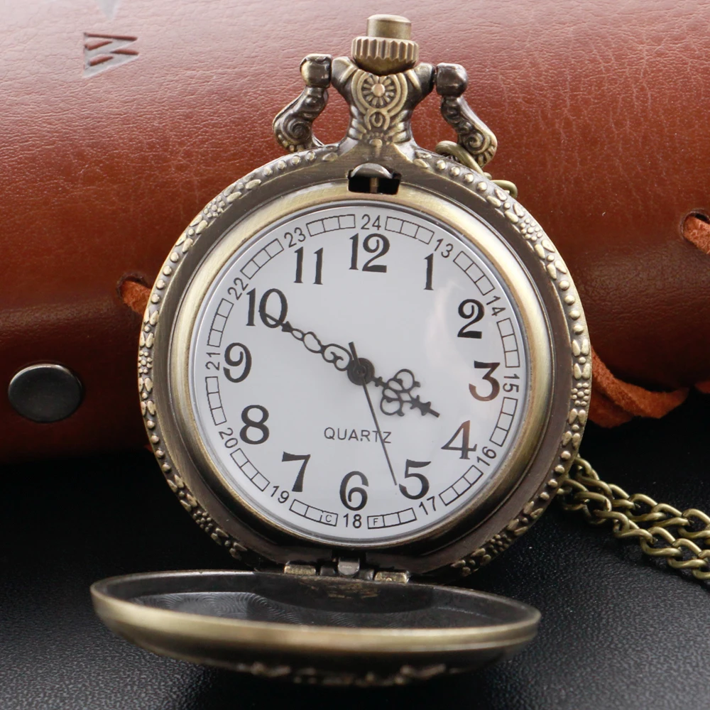 Рисунок 2 - Кварцевые карманные часы с животным оленем