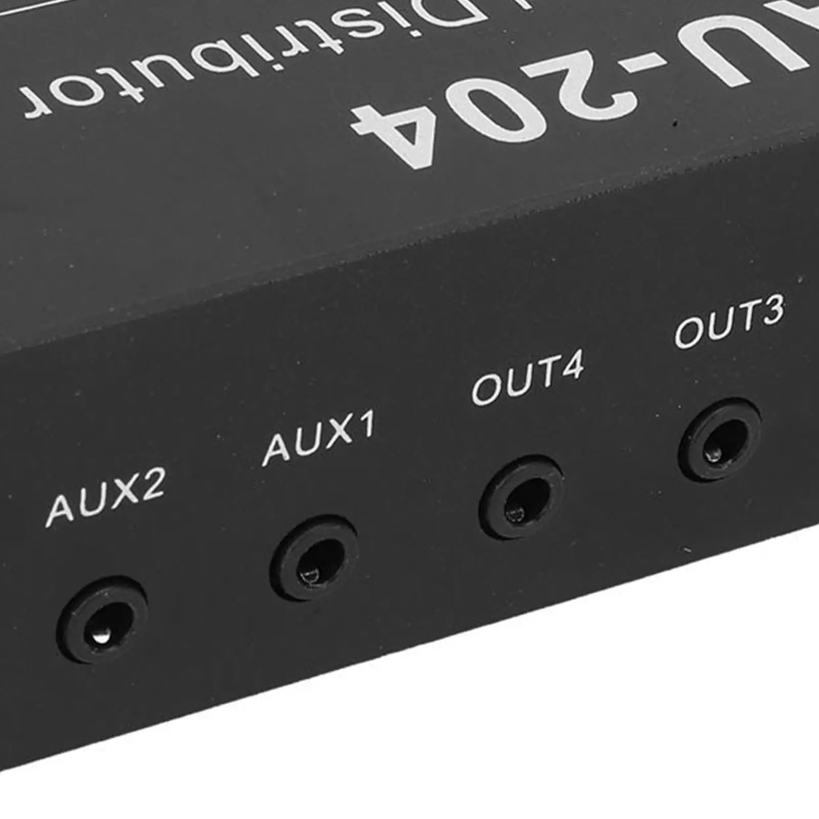 Mini Stereo Audio Splitter Box Preamplifier - 2 Input & 4 Output Headphone Amplifier 3.5mm