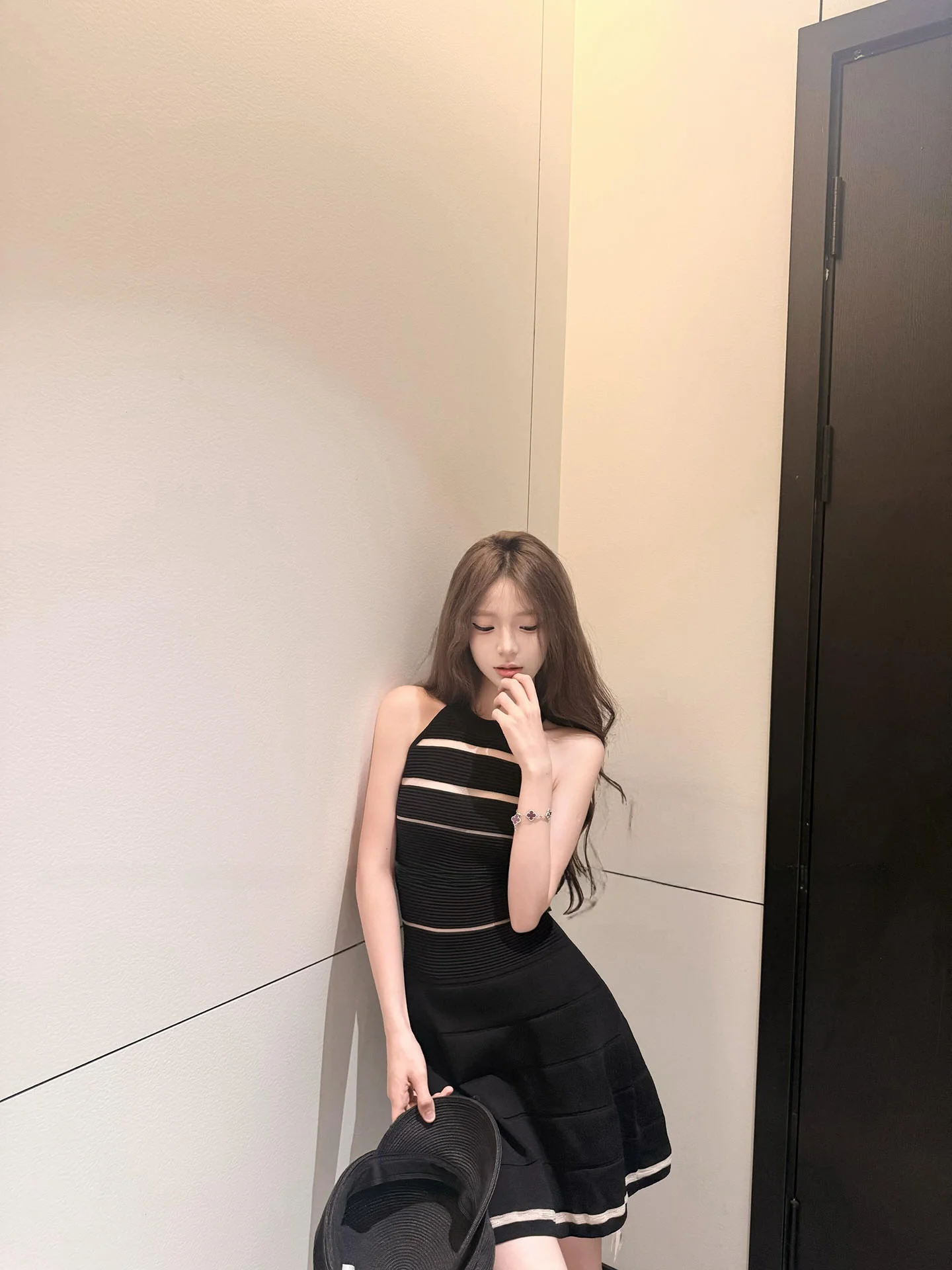 

Slim Fit Black Sleeveless A-Line Dress Women's Summer Korean Style Design Waist-Cinching Midi Dress Elegant City Commute