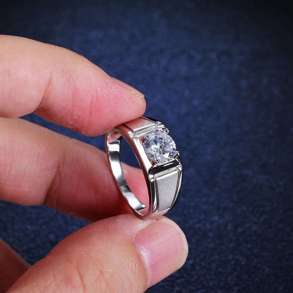 

2022 Classic 1CT Moissanite Ring for Men Women Diamond Jewelry Real 925 Silver Gifts Engagement Ring For Wedding Xmas Gift