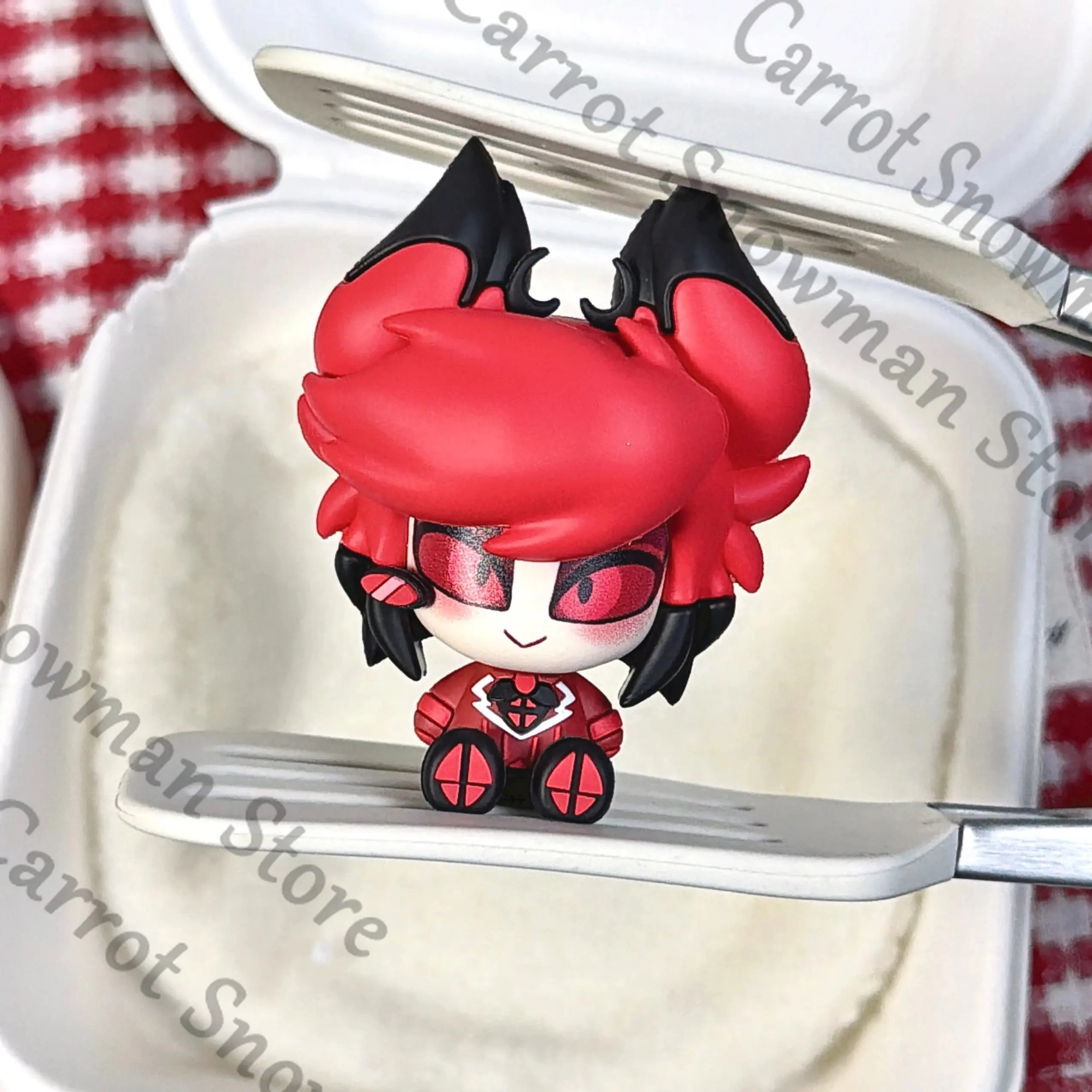 Hazbin Hotel Fanartikel Alastor PVC-Figur (7 cm) in sitzender Pose