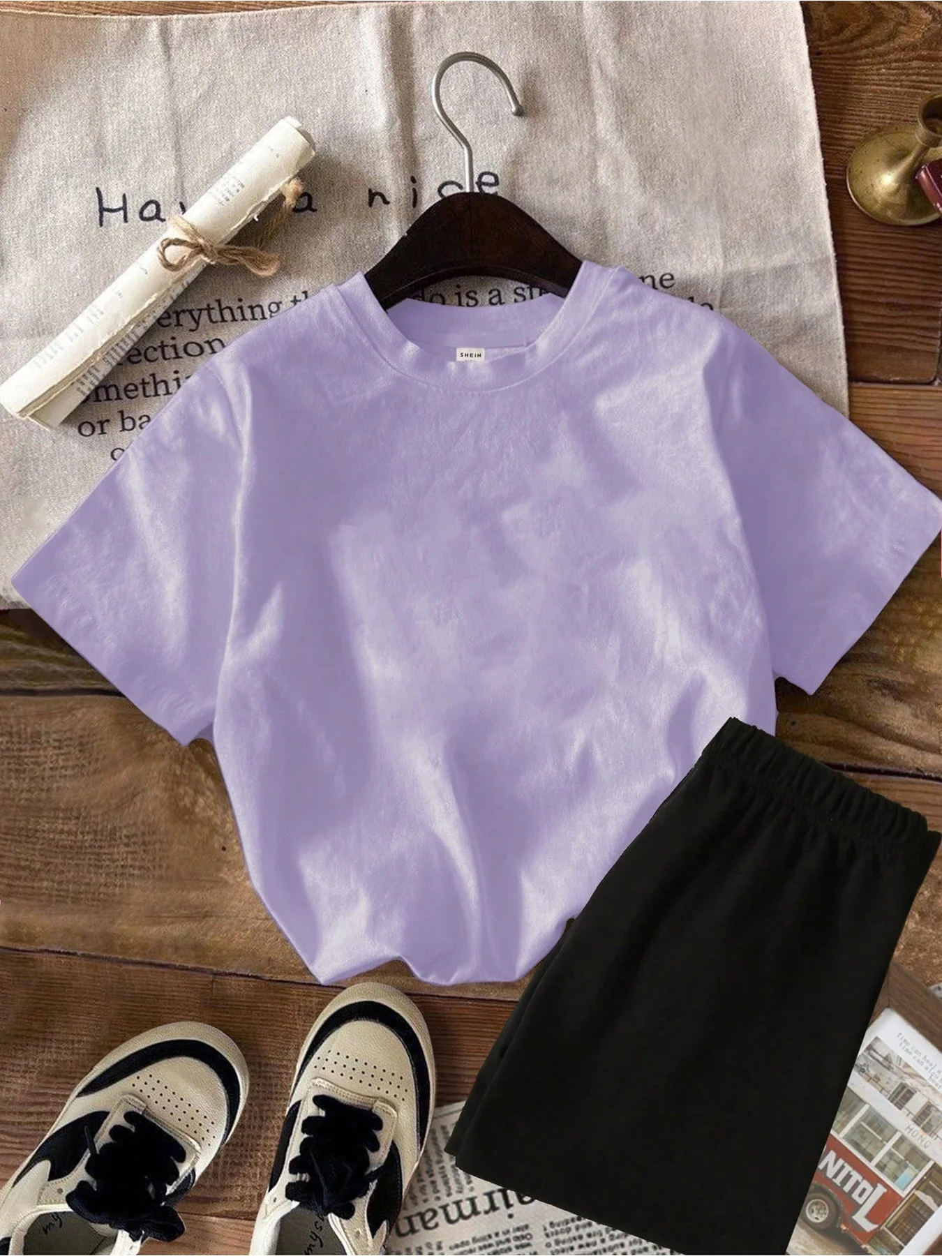 Children's Casual Comfortable T-Shirt Fun Tongue-Out Smiling Face Light Purple Loose Fit Summer Fashion for Kids