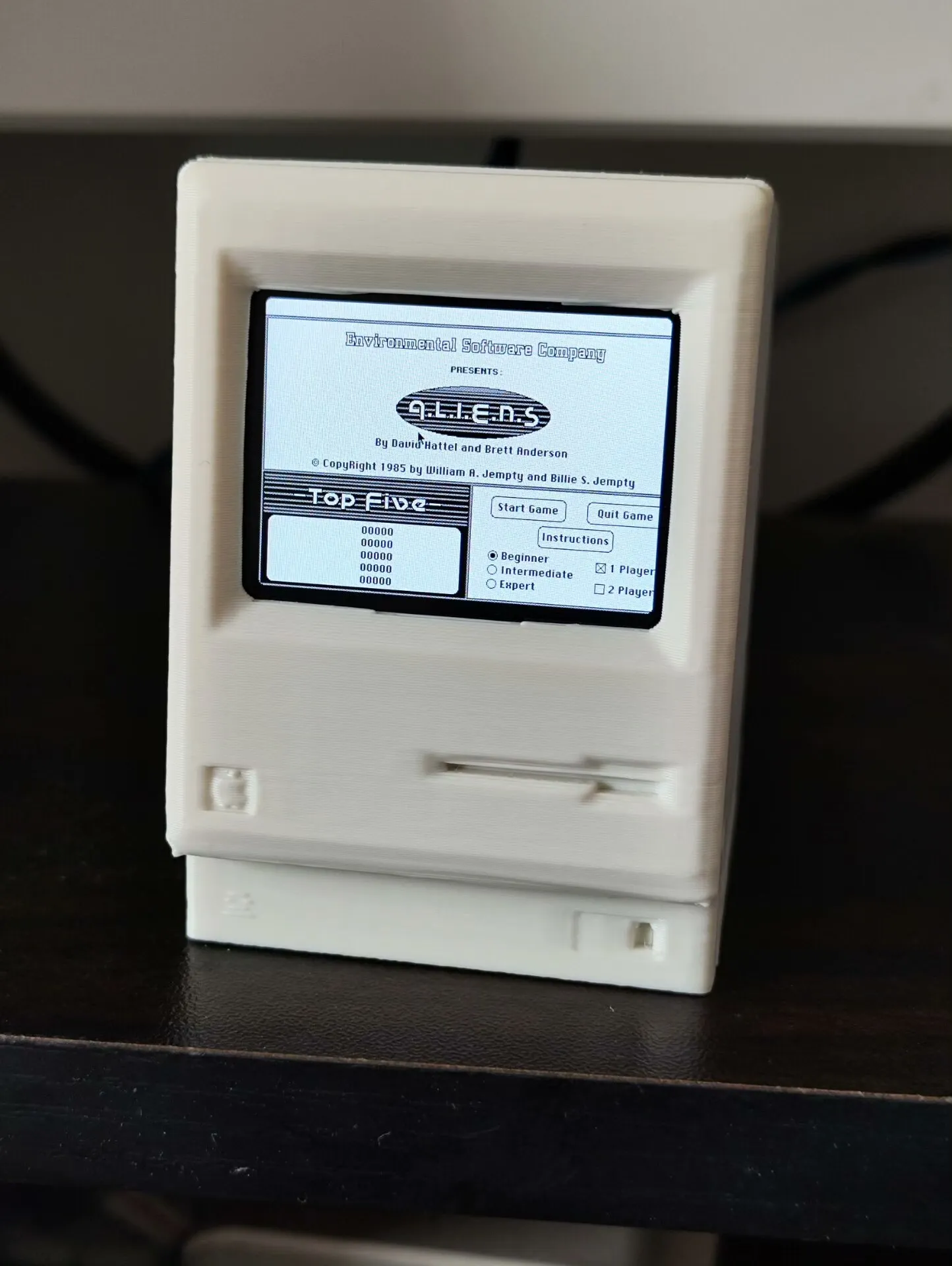 كمبيوتر ريترو ميني ماك محمول باليد |   ماكوس عملي 1984 على RP2040، شاشة أحادية اللون مقاس 2 بوصة، حافظة مطبوعة ثلاثية الأبعاد مجمعة مسبقًا #1