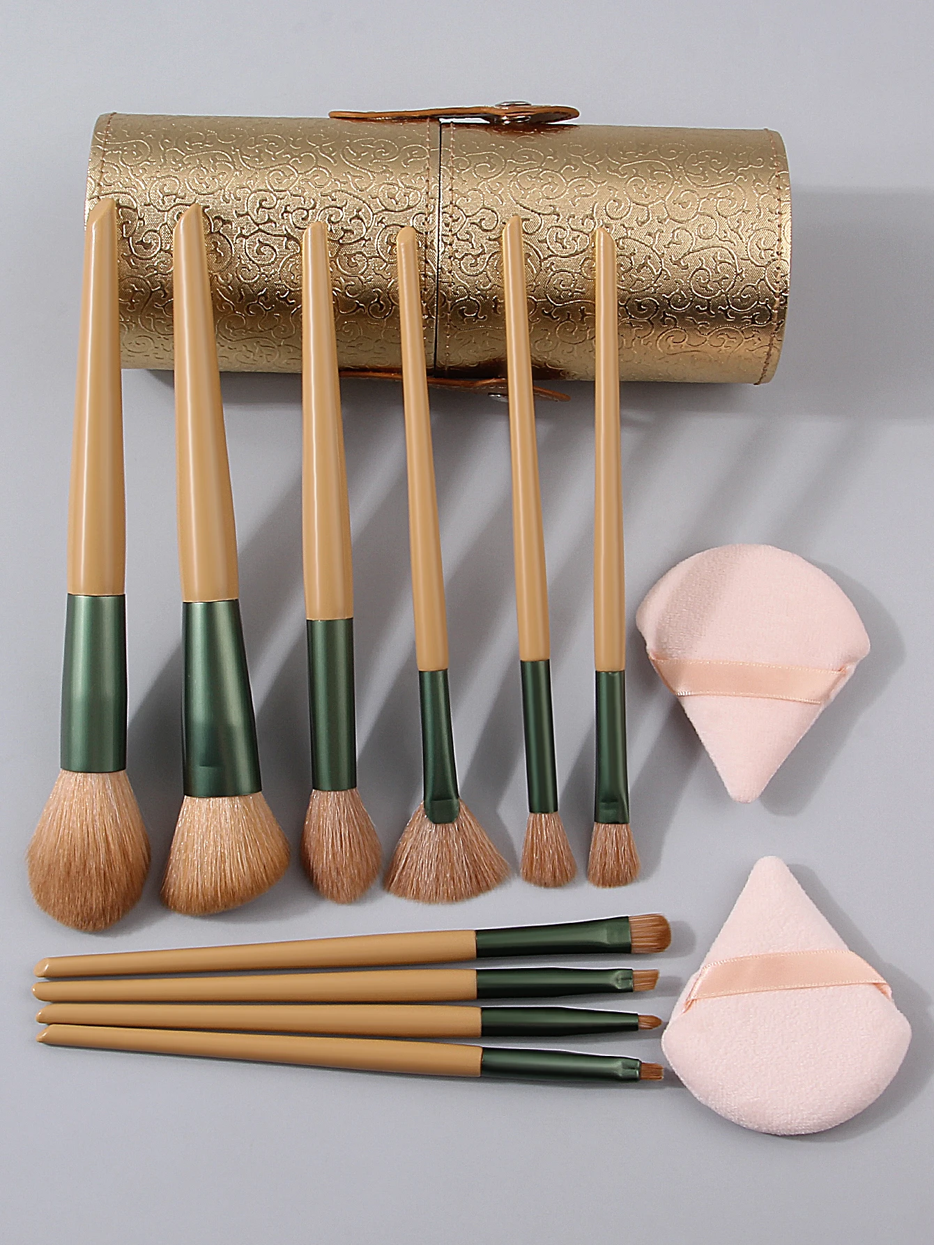 Beginner's Guide 10pcs Makeup brush set,2 triangular powder puffs & a large-capacity storage bucket portable travel beauty tools