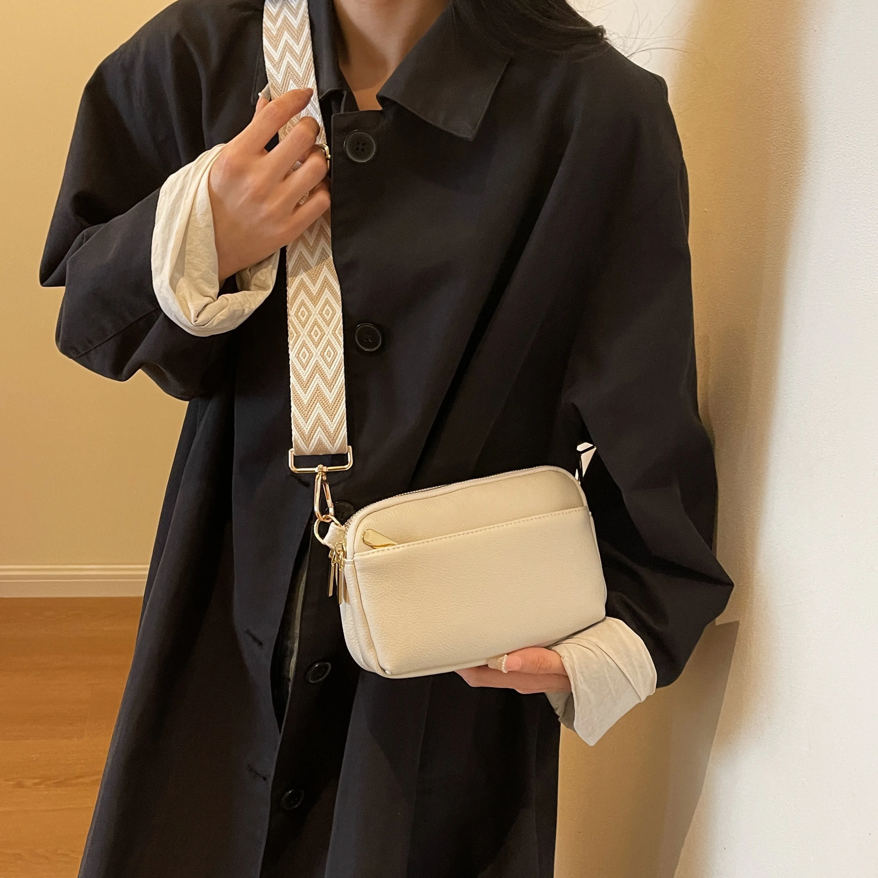 Schicke vegane Umhängetasche-minimalist ische & modische Pu-Umhängetasche für Frauen-kompakt, geräumig, telefon freundlich – Detail 7