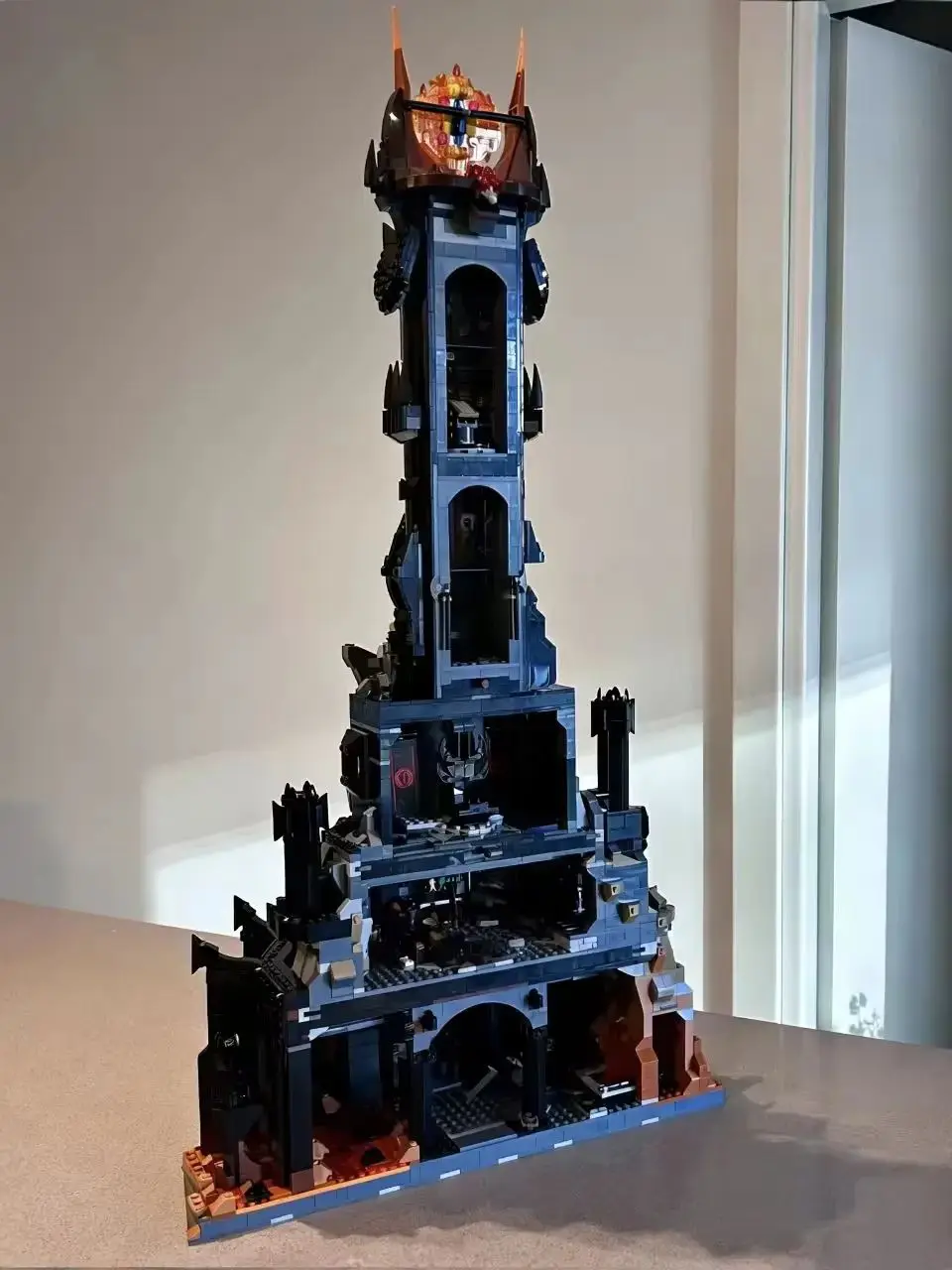 2026 Neue Kreative Schwarze Turm-Modell-Spielzeuge für Heimdekoration 5471 Teile Geburtstags- und Weihnachtsgeschenke