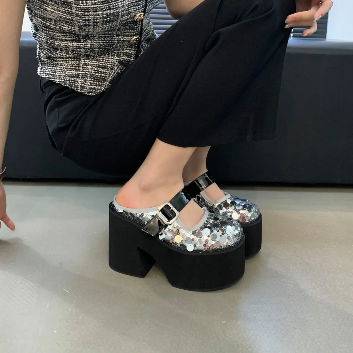 

Sequined Cloth Bling Slippers Women Mules Square Closed-Toe Sandales à Talons Platform Chunky Super High Heels Muffin Thick Sole