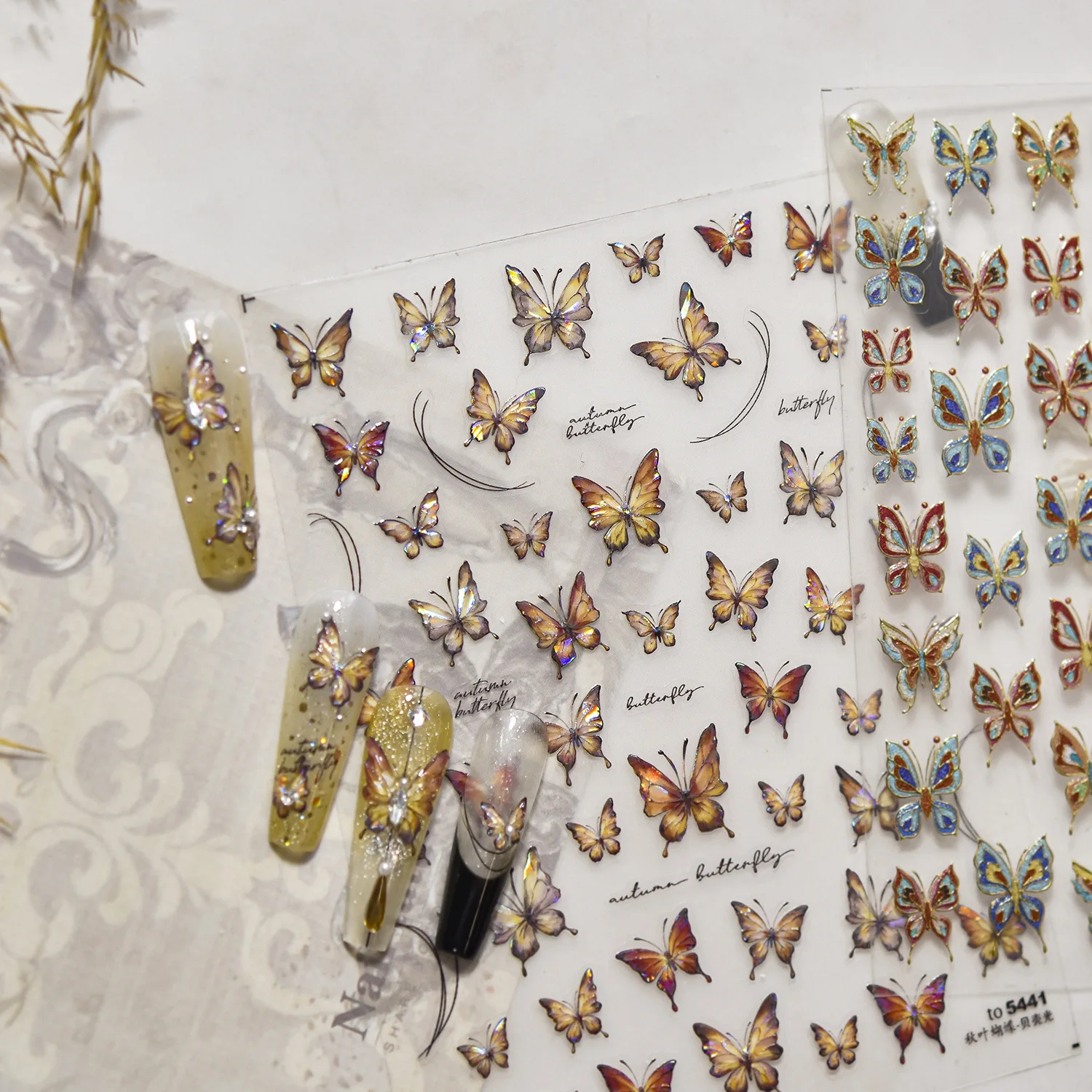 

Autumn Retro Nail Stickers Exquisite Gilded Butterfly Pattern 3D Nail Art Stickers DIY Self Adhesive Manicure Design Accessories