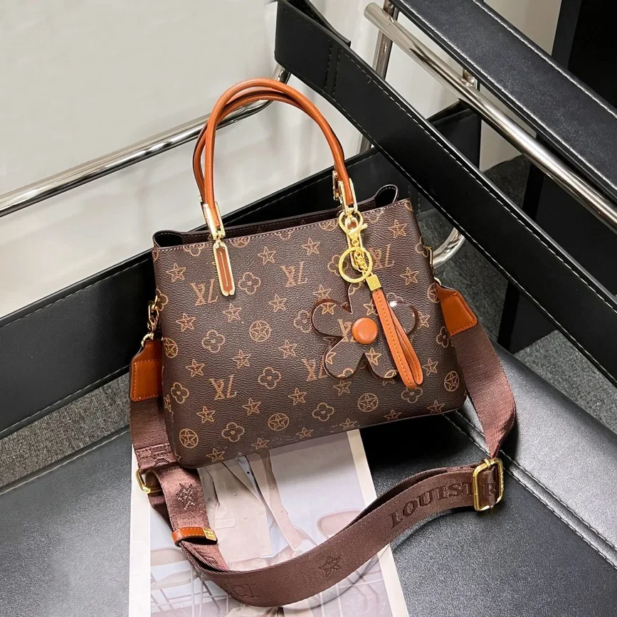 

Chic Modern Messenger Crossbody Bag with Large Capacity and Solid Color Ideal for Business Women