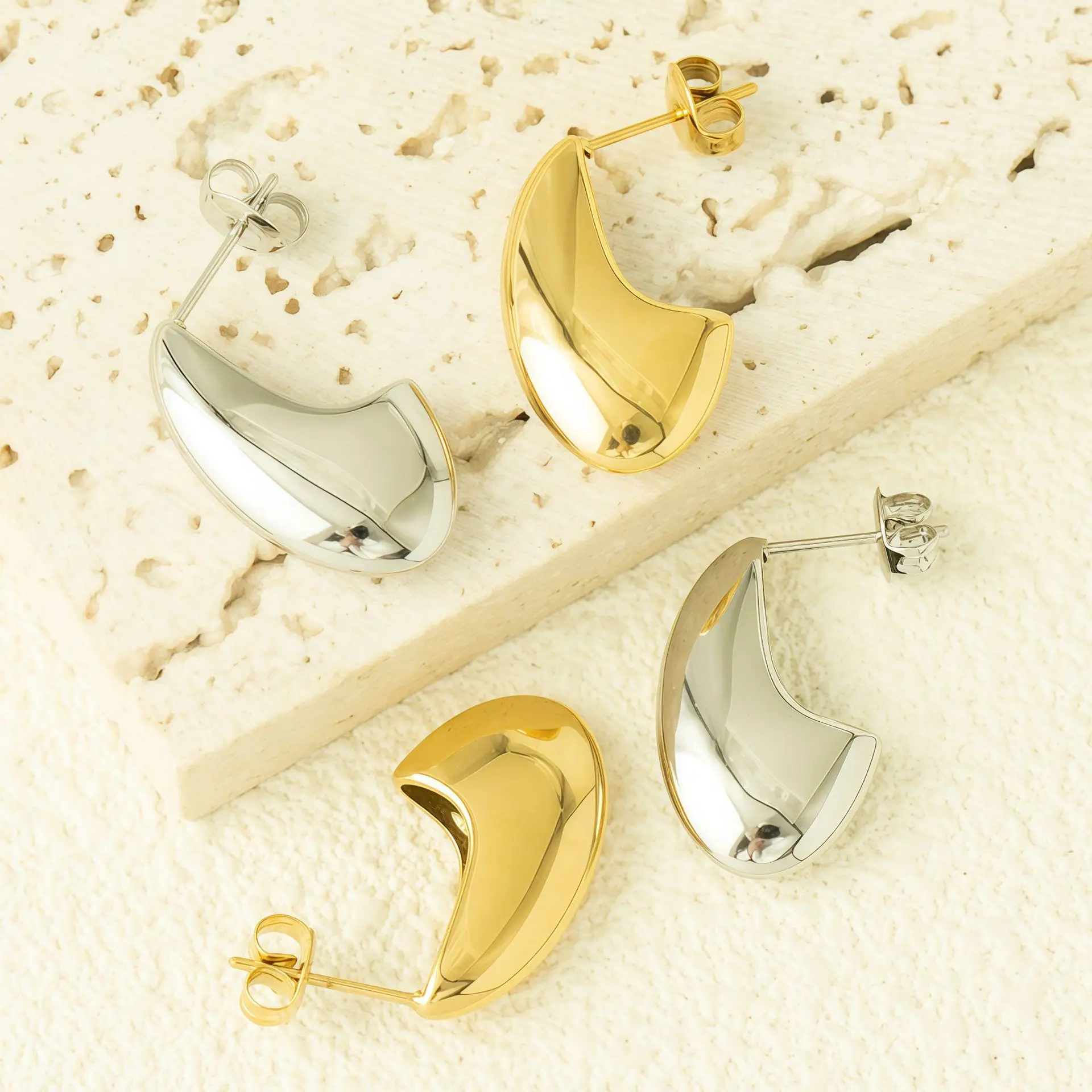 

1pair Stainless Steel Earrings, Electroplated 18K Gold Earrings, Smooth and Hollowed-out, Versatile and High-end