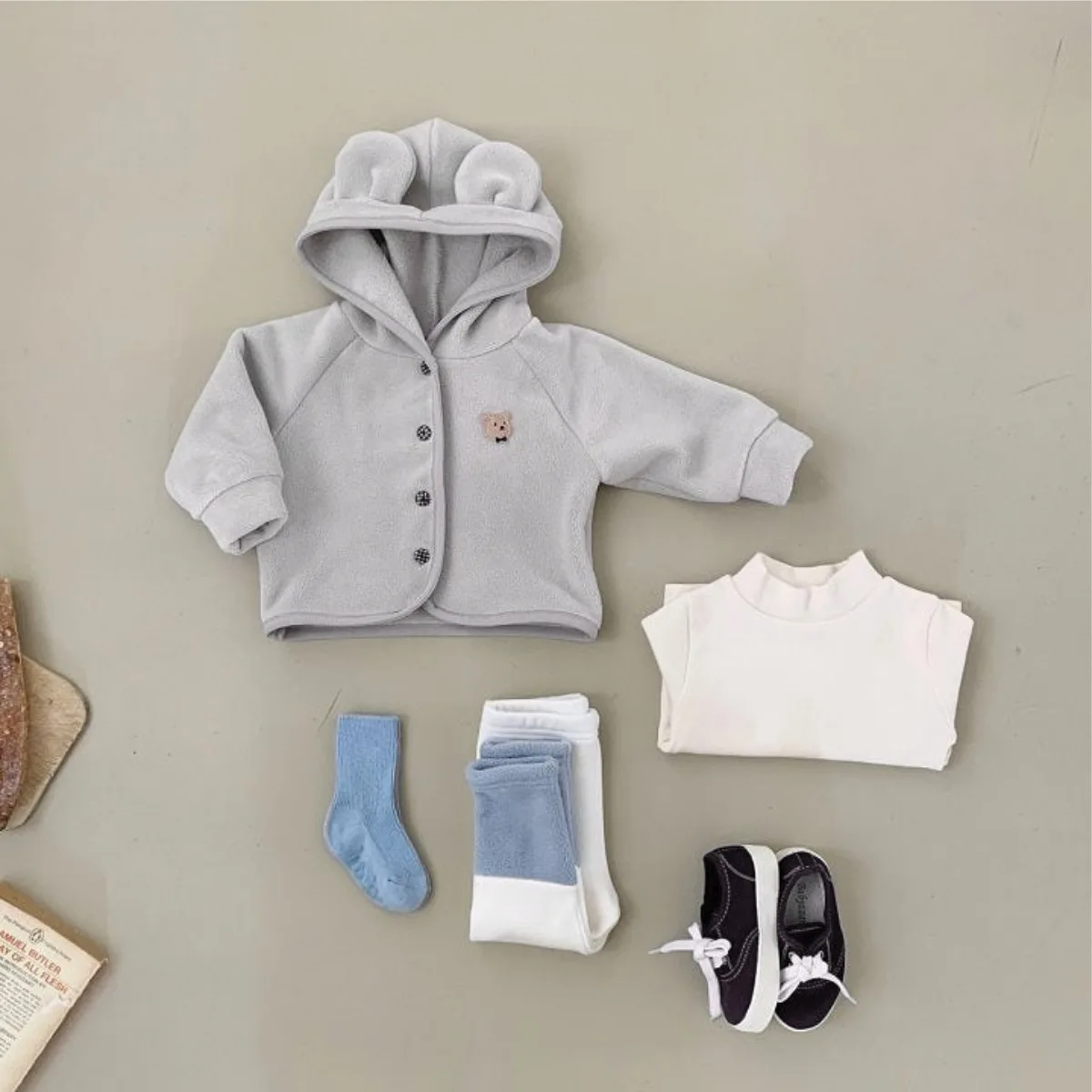 2025 شتاء جديد طفل طويل الأكمام معطف مقنع زائد المخملية سميكة الرضع الفتيات الدب التطريز سترة سترة طفل الملابس الدافئة