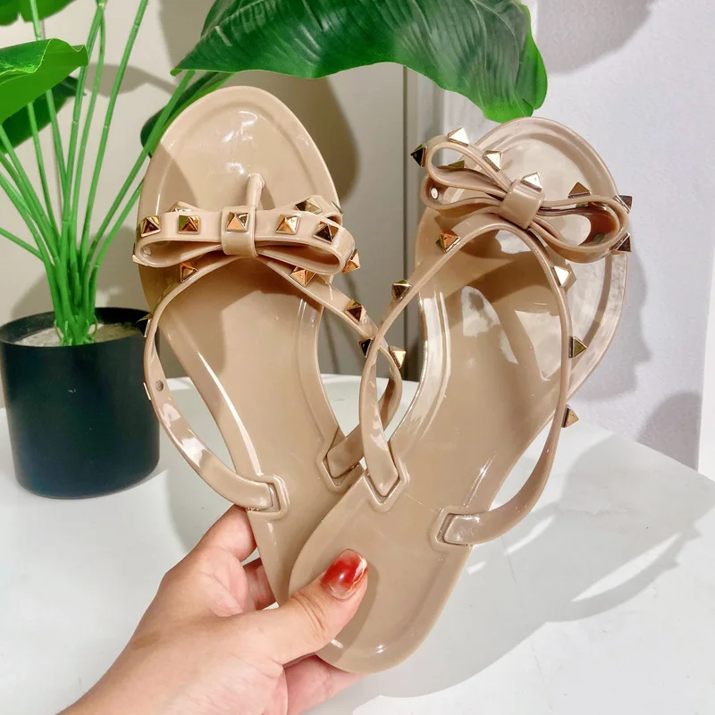 Chanclas remachadas para mujer, sandalias de verano, zapatos de gelatina, zapatillas de fondo plano, zapatillas informales de verano con remaches,