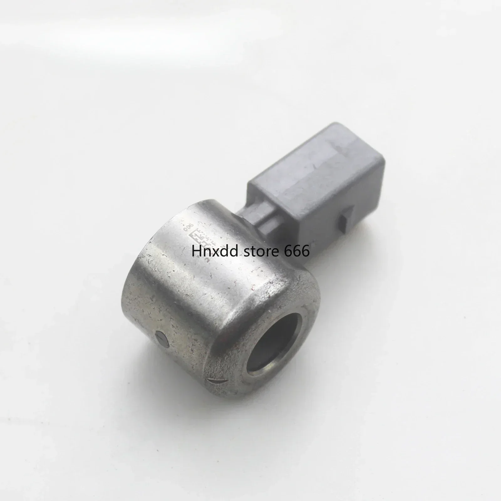 Suitable for Audi A6L high pressure oil pump sensor Maiteng Q5 Xinpa A4L Haorui CCQ7 oil pump solenoid valve plug