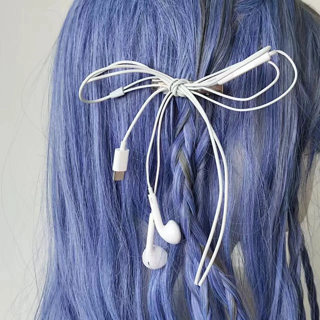 Cyberpunk Y2K Gothic Earphone-Shaped Side Hair Clip Metallic Edge Bang Barrettes Punk Style Hair Accessories for Women
