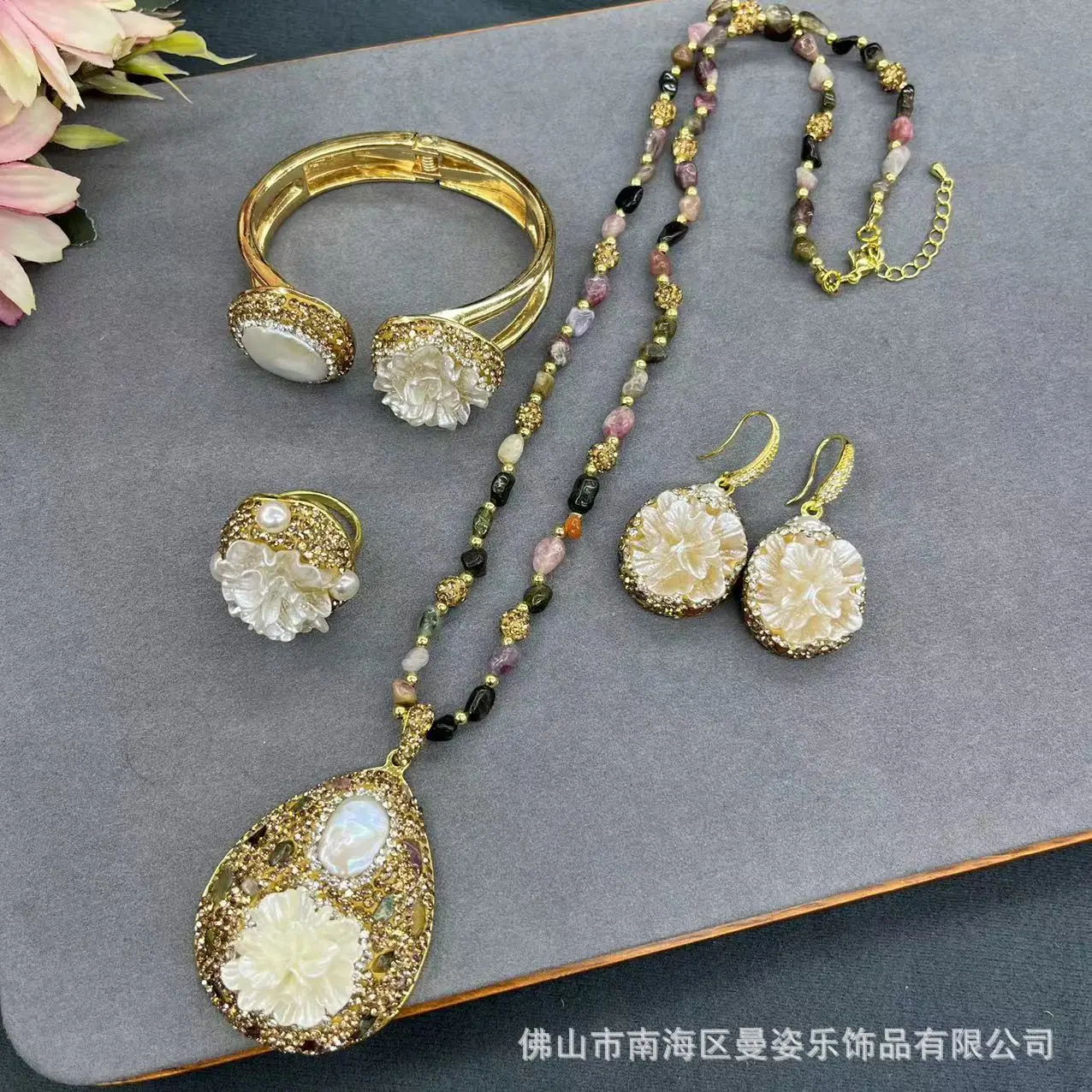 

Ore autumn and winter flower shape four-piece set natural tourmaline sweater chain color retention inlaid natural pearl jewelry
